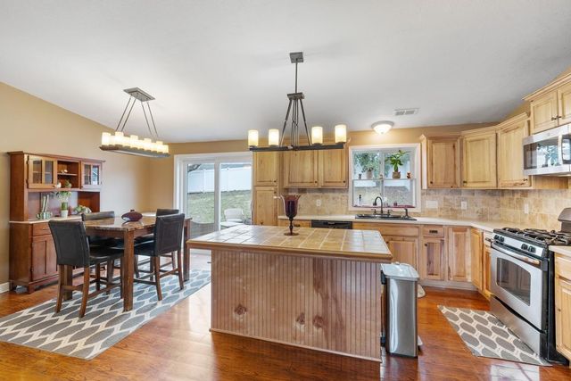 8196 Custers Trail, Inver Grove Heights, MN 55076