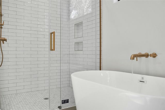 319 Akaloa DR, Bastrop, TX 78602