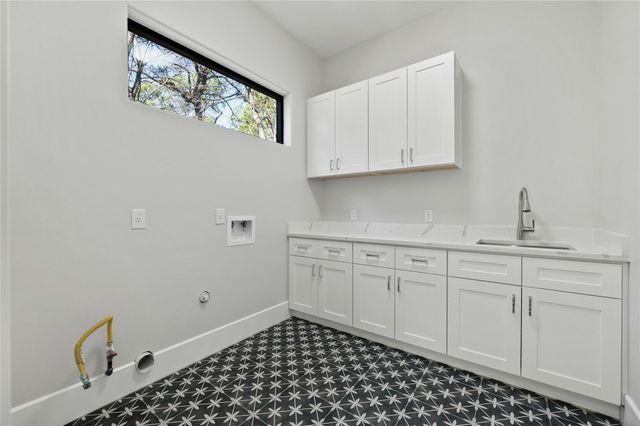 319 Akaloa DR, Bastrop, TX 78602