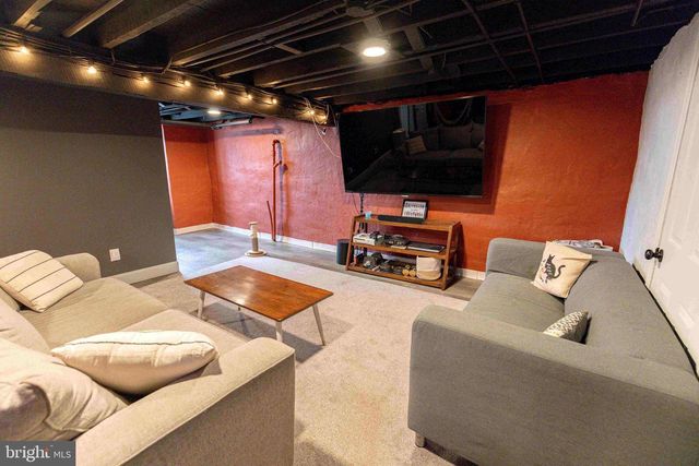 235 N KING ST, Denver, PA 17517