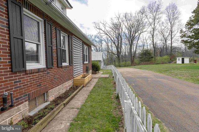 235 N KING ST, Denver, PA 17517