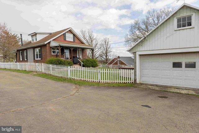 235 N KING ST, Denver, PA 17517