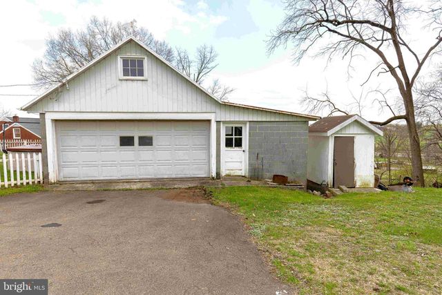 235 N KING ST, Denver, PA 17517