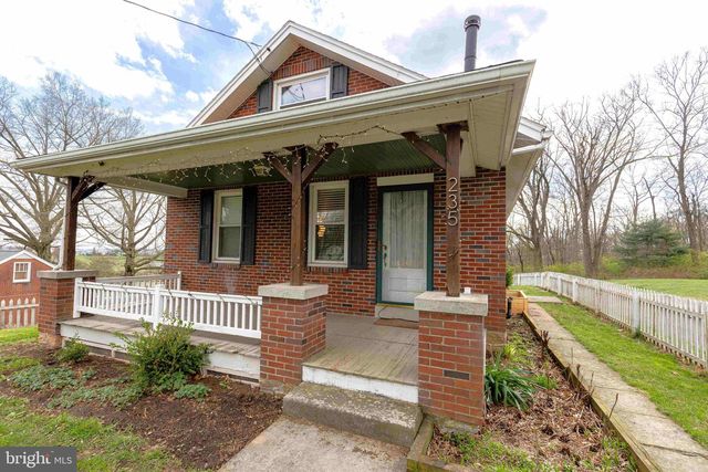 235 N KING ST, Denver, PA 17517
