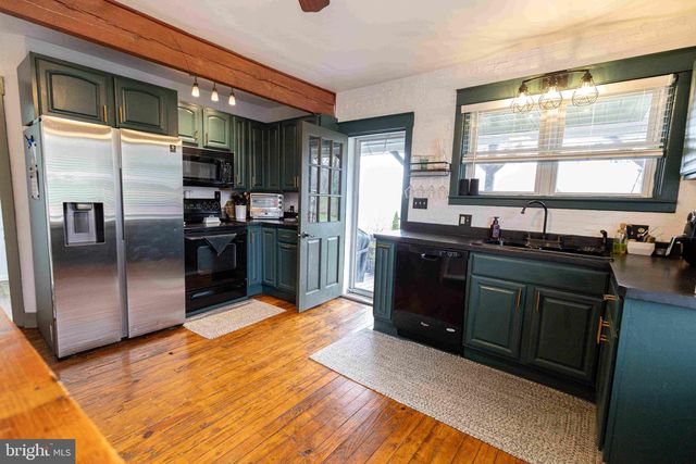 235 N KING ST, Denver, PA 17517