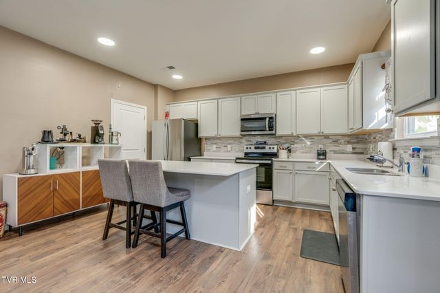 2330 Evarts Hill Drive, Kingsport, TN 37664