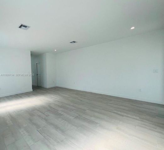 309 NW 7th Ct 1, Hallandale Beach, FL 33009