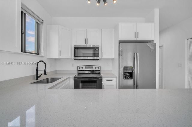 309 NW 7th Ct 1, Hallandale Beach, FL 33009