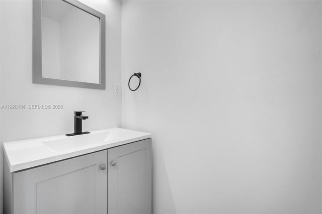 309 NW 7th Ct 1, Hallandale Beach, FL 33009