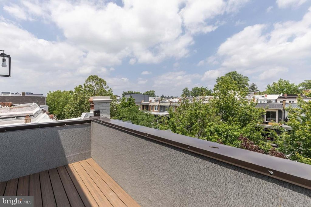 1237 OATES ST NE #B, Washington, DC 20002