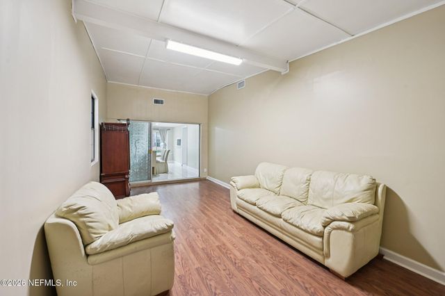 6332 BADNUR Drive, Jacksonville, FL 32210