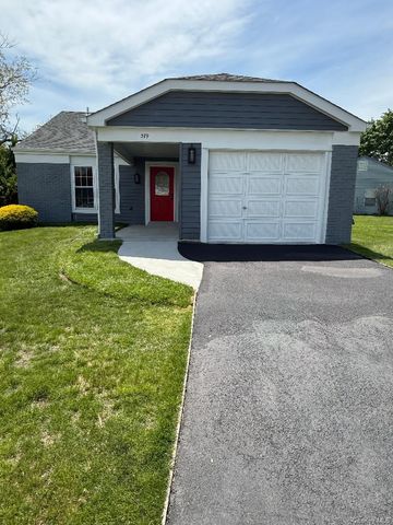 379 Larchmont Court, Ridge, NY 11961