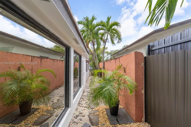 6295 SW 29th St 1, Miami, FL 33155