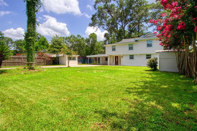 118 Waterwood Drive, Huffman, TX 77336