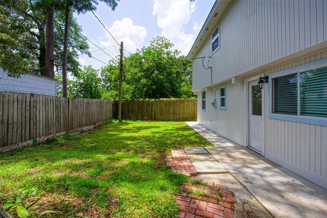 118 Waterwood Drive, Huffman, TX 77336