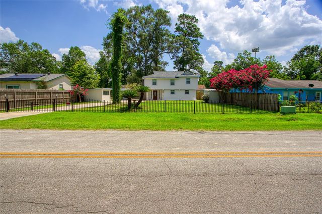 118 Waterwood Drive, Huffman, TX 77336