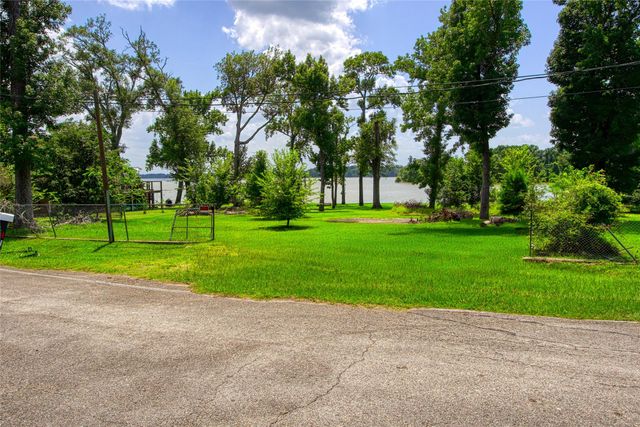 118 Waterwood Drive, Huffman, TX 77336