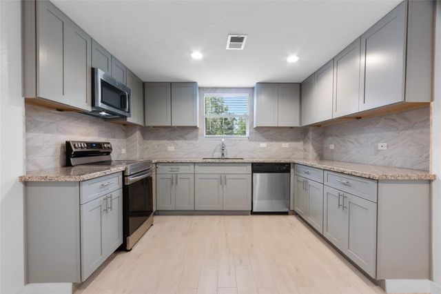 118 Waterwood Drive, Huffman, TX 77336
