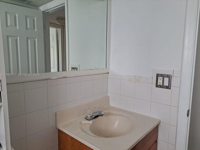 7910 Taft St 107, Pembroke Pines, FL 33024