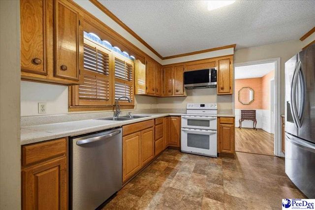 1209 Forest Dr, Hartsville, SC 29550