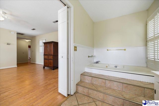 1209 Forest Dr, Hartsville, SC 29550
