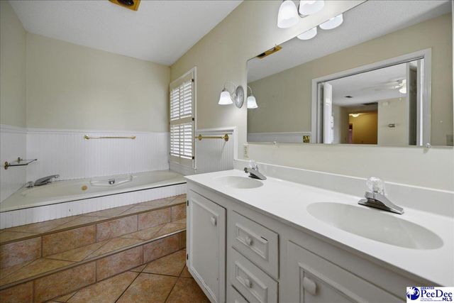 1209 Forest Dr, Hartsville, SC 29550