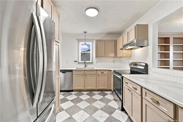146 Cavalier Drive, Raeford, NC 28376