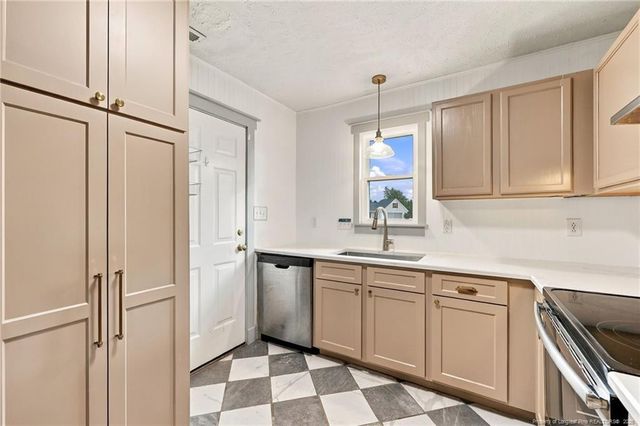 146 Cavalier Drive, Raeford, NC 28376