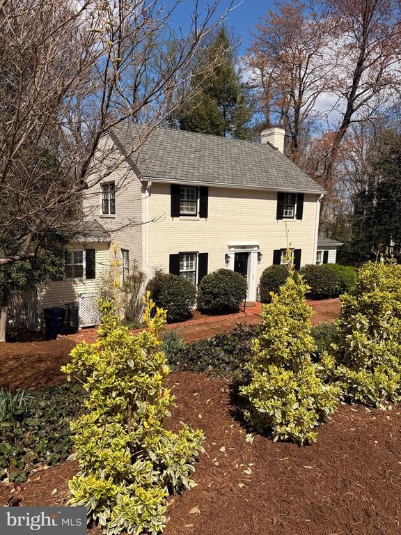 6032 GROVE DR, Alexandria, VA 22307