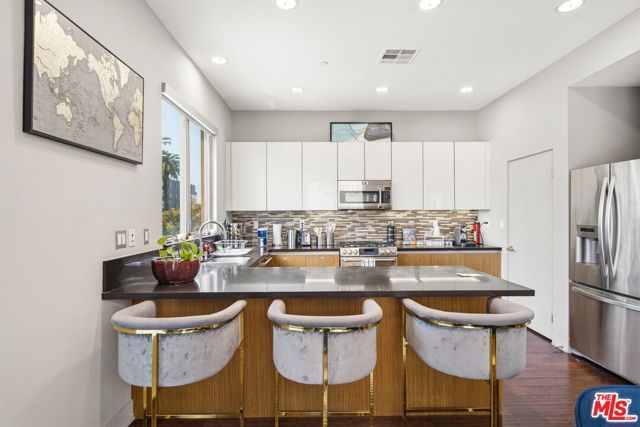 5911 Saturn Street, Los Angeles, CA 90035