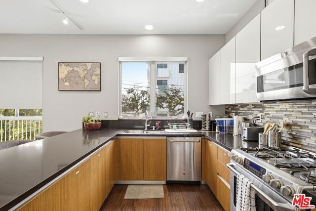 5911 Saturn Street, Los Angeles, CA 90035