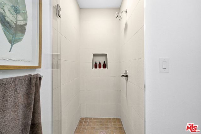 5911 Saturn Street, Los Angeles, CA 90035