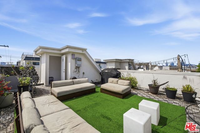 5911 Saturn Street, Los Angeles, CA 90035