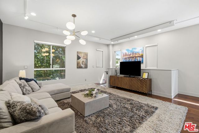 5911 Saturn Street, Los Angeles, CA 90035