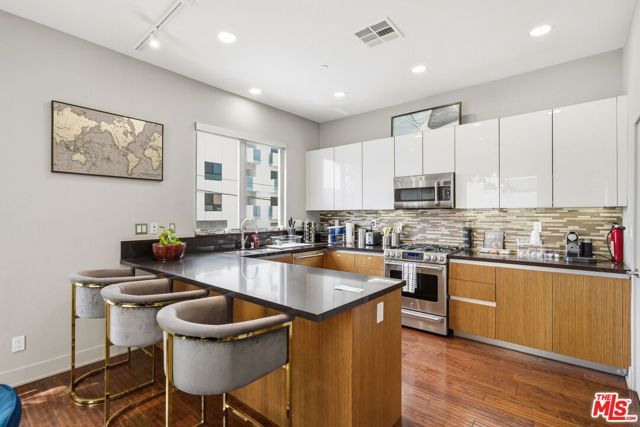 5911 Saturn Street, Los Angeles, CA 90035