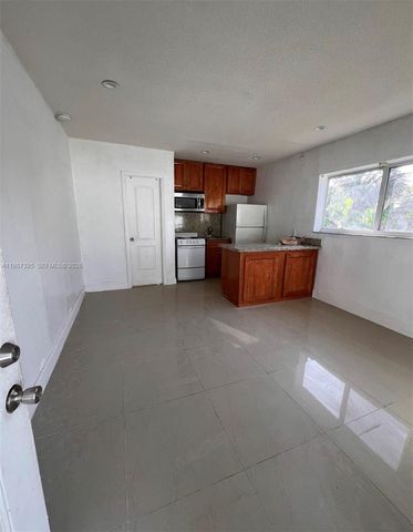 6220 Dawson St, Hollywood, FL 33023
