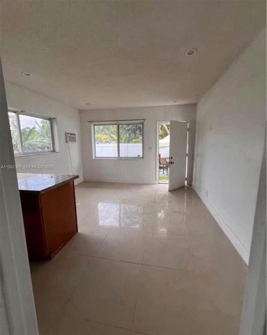 6220 Dawson St, Hollywood, FL 33023