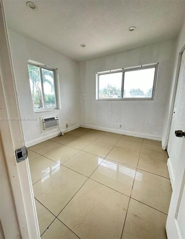 6220 Dawson St, Hollywood, FL 33023