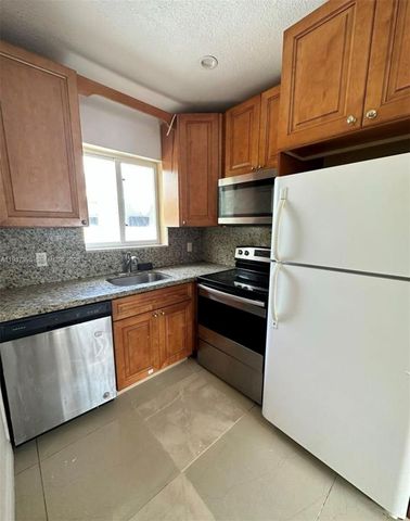 6220 Dawson St, Hollywood, FL 33023