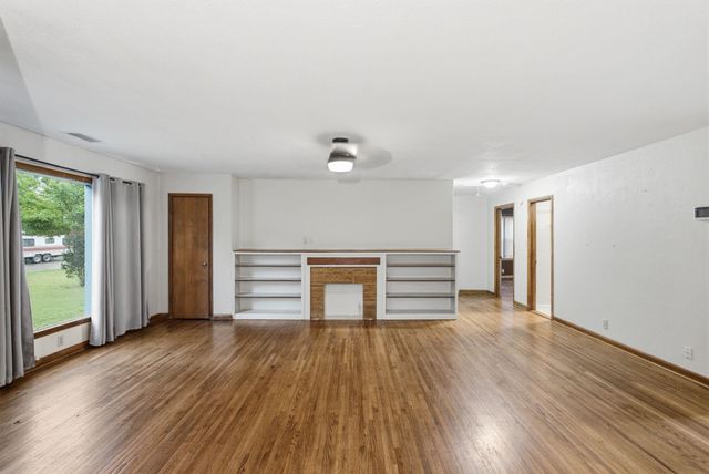 420 S McComas, Wichita, KS 67213