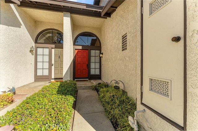 545 W Puente 2, Covina, CA 91722