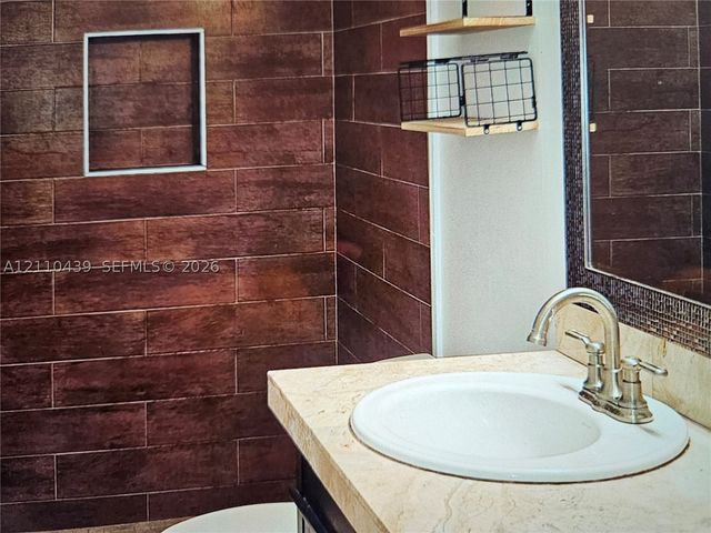 1021 Mockingbird Ln 105, Plantation, FL 33324