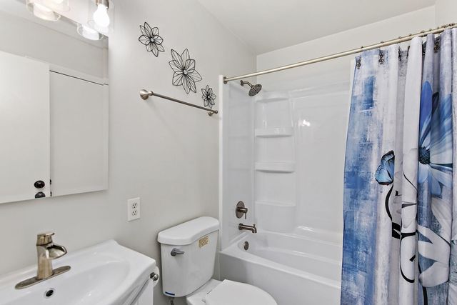85 Sherbon Lane, Crystal Lake, IL 60014