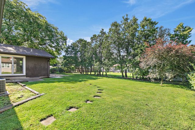 85 Sherbon Lane, Crystal Lake, IL 60014