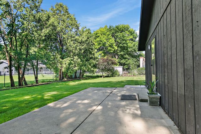 85 Sherbon Lane, Crystal Lake, IL 60014