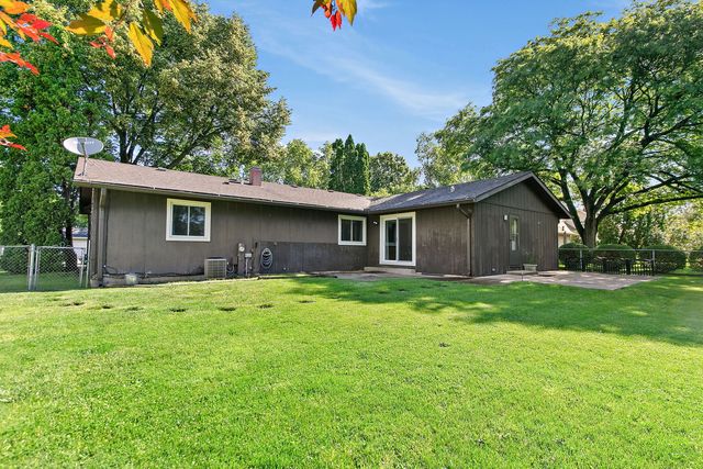 85 Sherbon Lane, Crystal Lake, IL 60014
