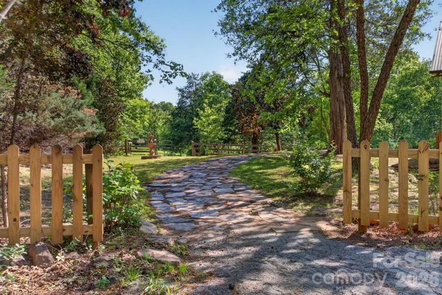 3205 Collinsville Road, Columbus, NC 28722