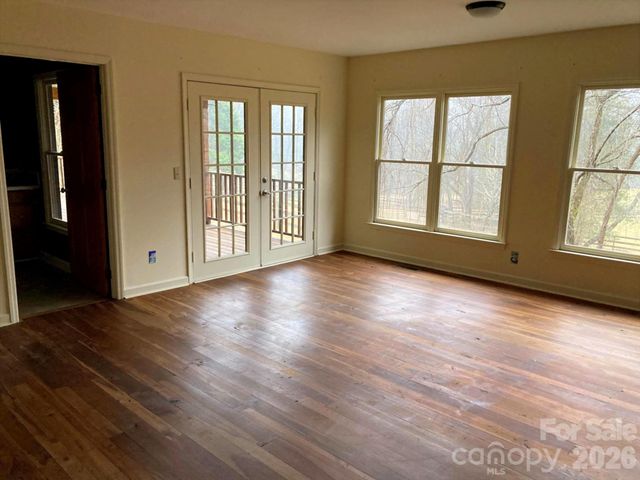 3205 Collinsville Road, Columbus, NC 28722