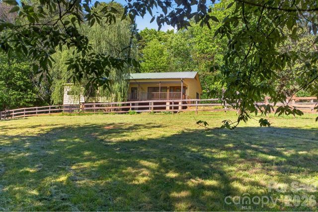 3205 Collinsville Road, Columbus, NC 28722