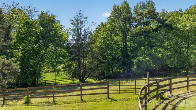 3205 Collinsville Road, Columbus, NC 28722